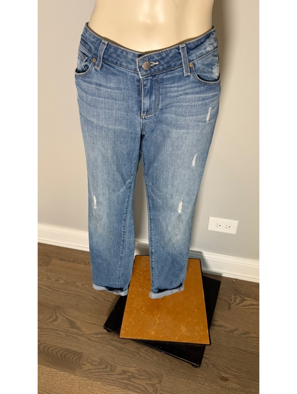 PAIGE Women's Cropped Jimmy Jimmy Denim Jeans with Distressed Detailing
